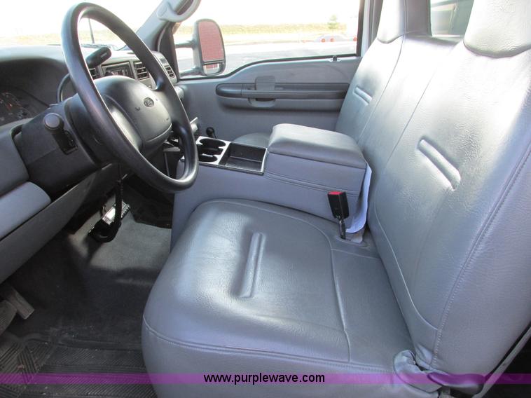 image for item F4059 2002 Ford F550 XL Super Duty box truck