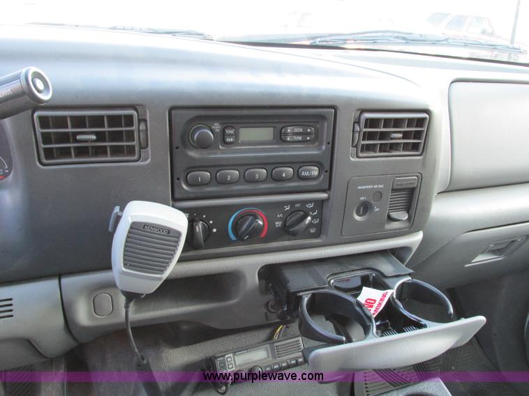 image for item F4059 2002 Ford F550 XL Super Duty box truck