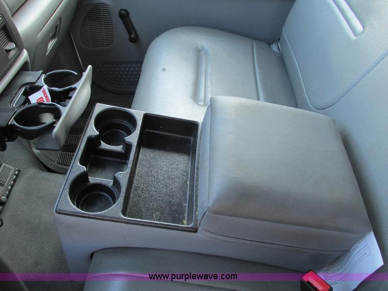 image for item F4059 2002 Ford F550 XL Super Duty box truck