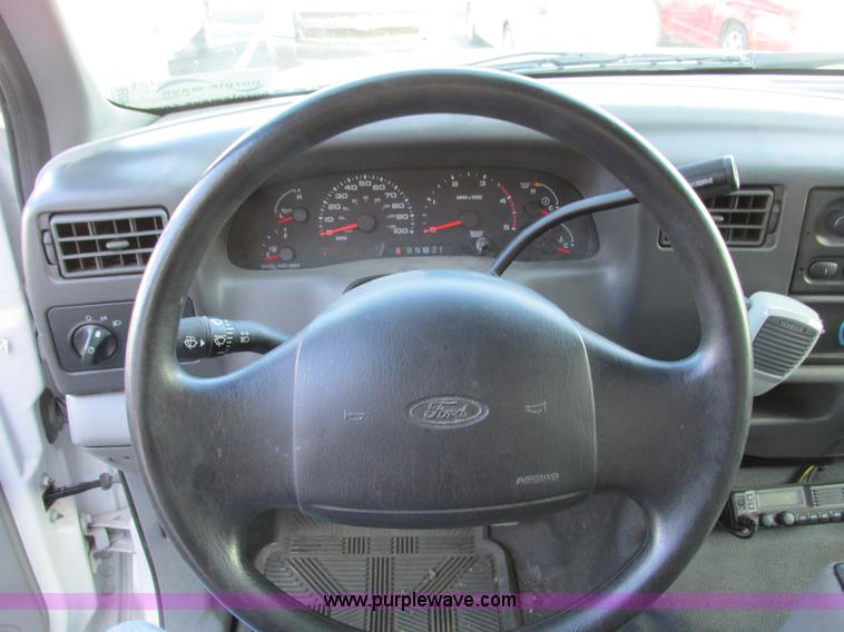 image for item F4059 2002 Ford F550 XL Super Duty box truck