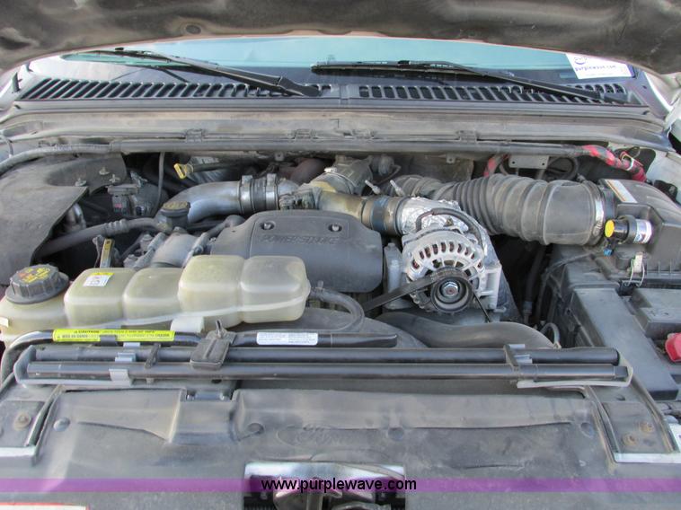 image for item F4059 2002 Ford F550 XL Super Duty box truck