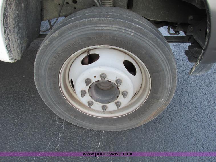 image for item F4059 2002 Ford F550 XL Super Duty box truck