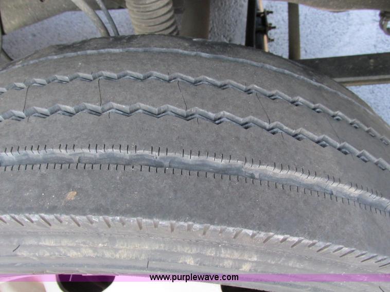 image for item F4059 2002 Ford F550 XL Super Duty box truck