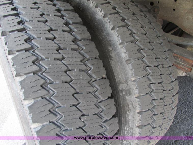 image for item F4059 2002 Ford F550 XL Super Duty box truck