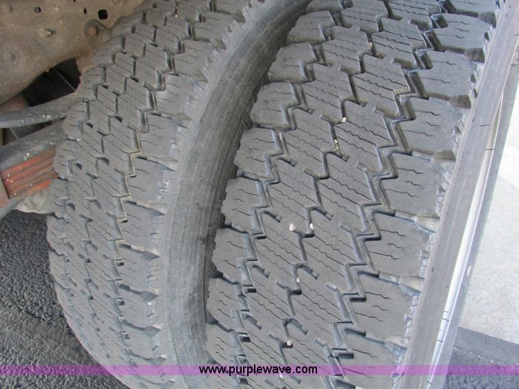 image for item F4059 2002 Ford F550 XL Super Duty box truck