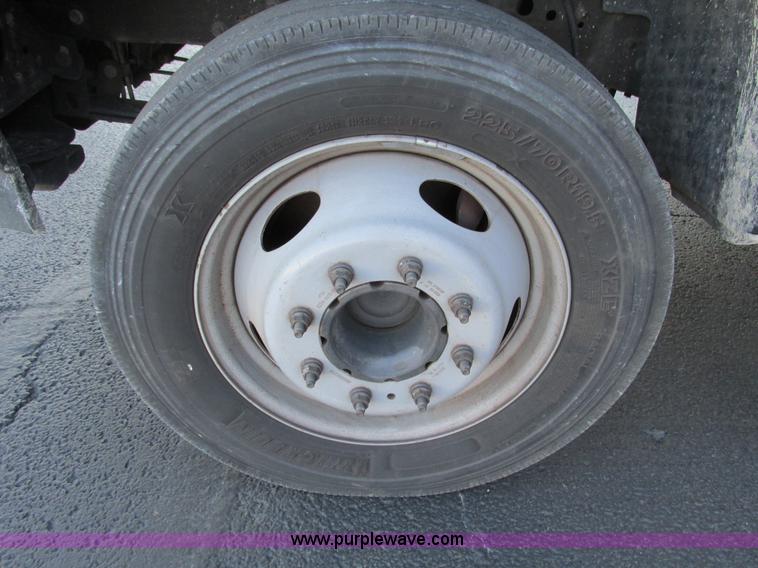 image for item F4059 2002 Ford F550 XL Super Duty box truck