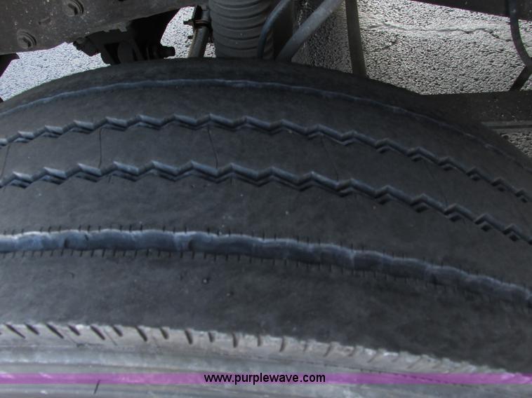 image for item F4059 2002 Ford F550 XL Super Duty box truck