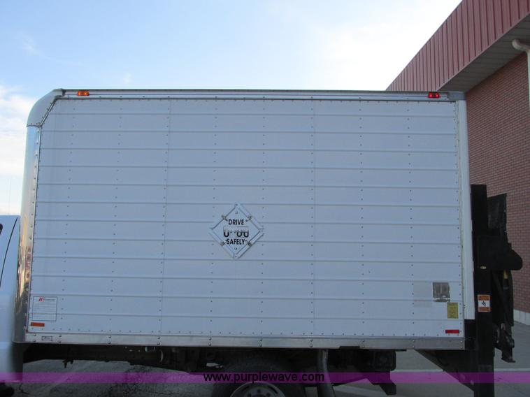 image for item F4059 2002 Ford F550 XL Super Duty box truck