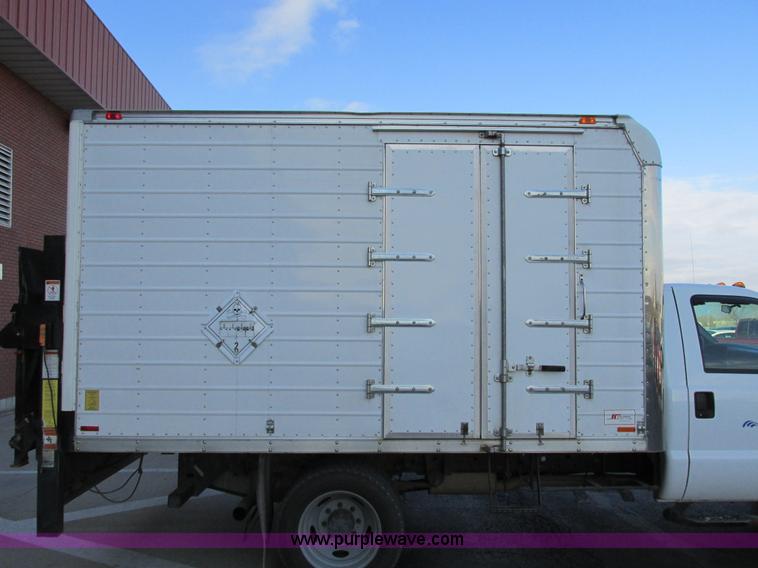 image for item F4059 2002 Ford F550 XL Super Duty box truck