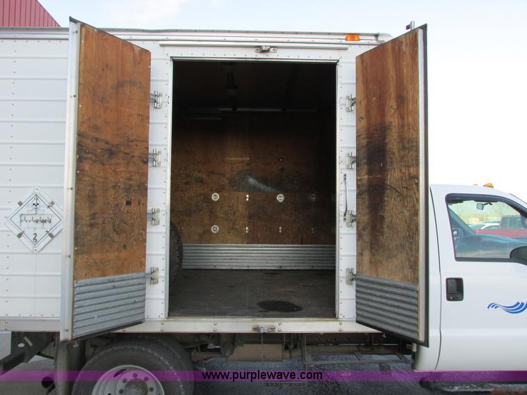 image for item F4059 2002 Ford F550 XL Super Duty box truck