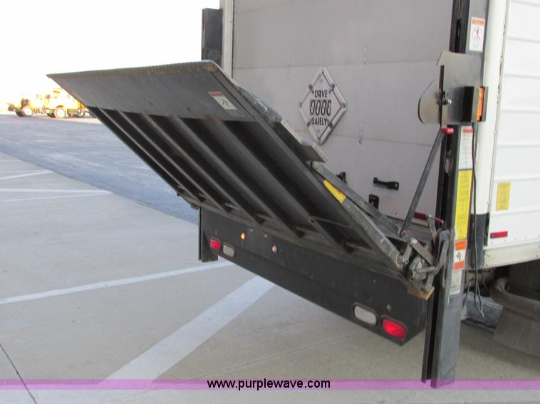 image for item F4059 2002 Ford F550 XL Super Duty box truck