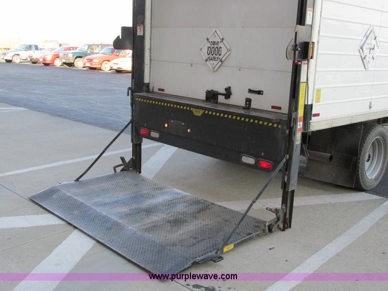 image for item F4059 2002 Ford F550 XL Super Duty box truck