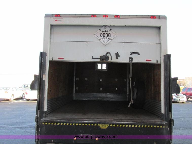 image for item F4059 2002 Ford F550 XL Super Duty box truck