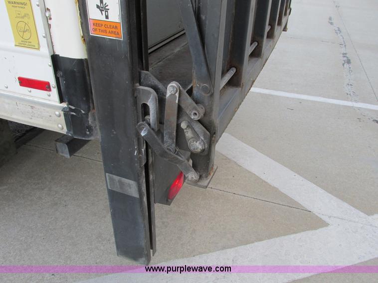 image for item F4059 2002 Ford F550 XL Super Duty box truck