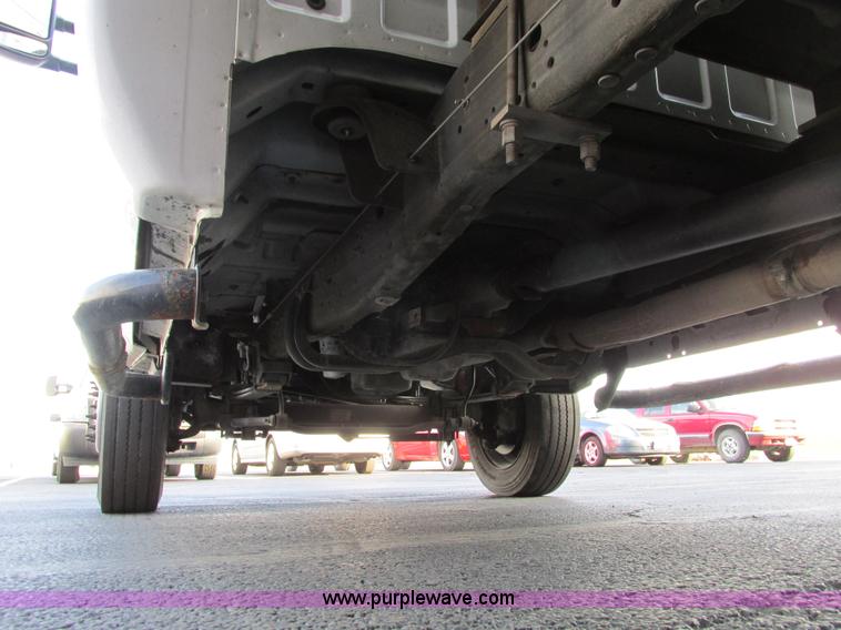 image for item F4059 2002 Ford F550 XL Super Duty box truck