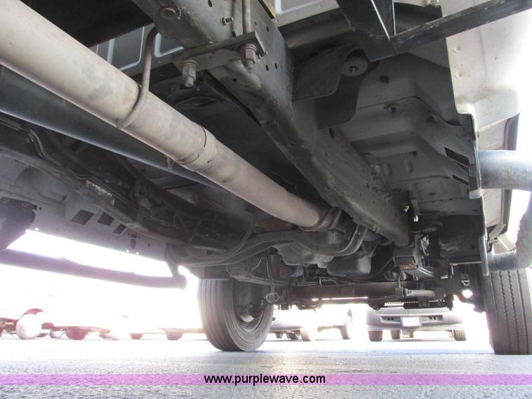 image for item F4059 2002 Ford F550 XL Super Duty box truck