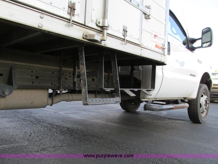 image for item F4059 2002 Ford F550 XL Super Duty box truck