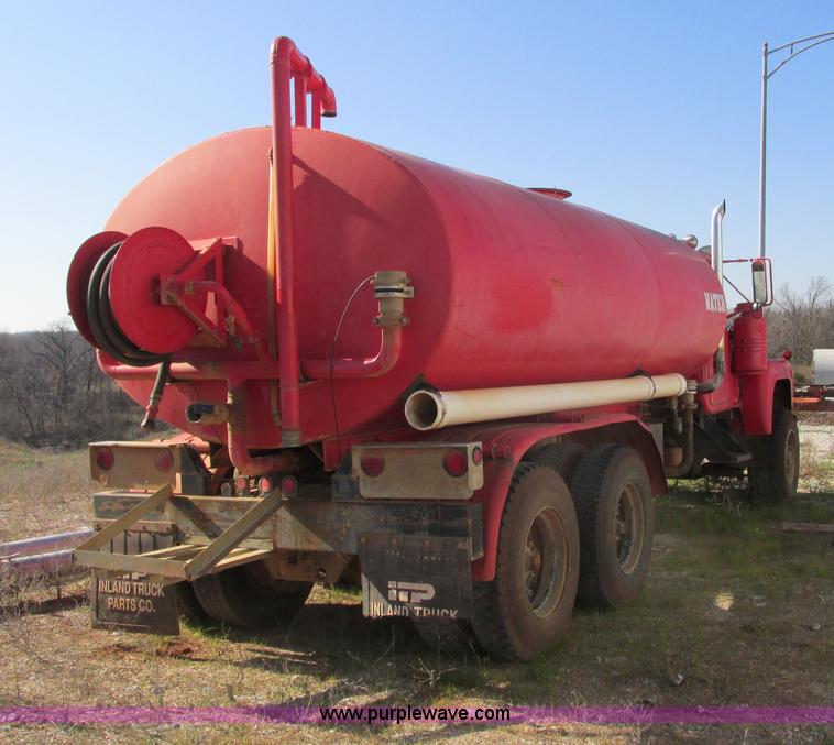 image for item F4065 1985 Mack RD686S water tank truck