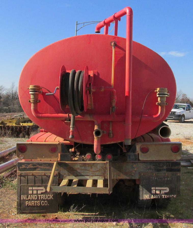 image for item F4065 1985 Mack RD686S water tank truck