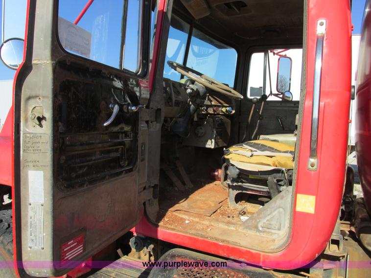 image for item F4065 1985 Mack RD686S water tank truck