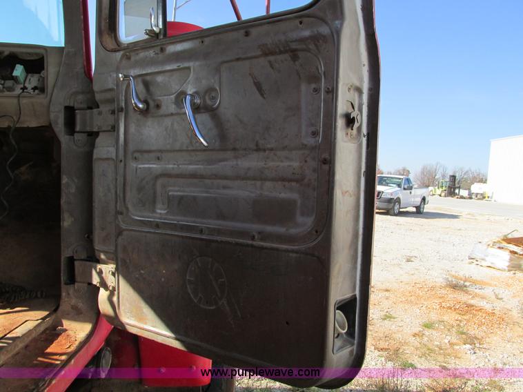 image for item F4065 1985 Mack RD686S water tank truck