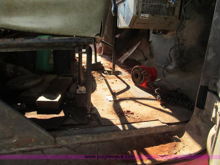 image for item F4065 1985 Mack RD686S water tank truck