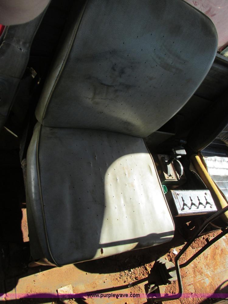 image for item F4065 1985 Mack RD686S water tank truck