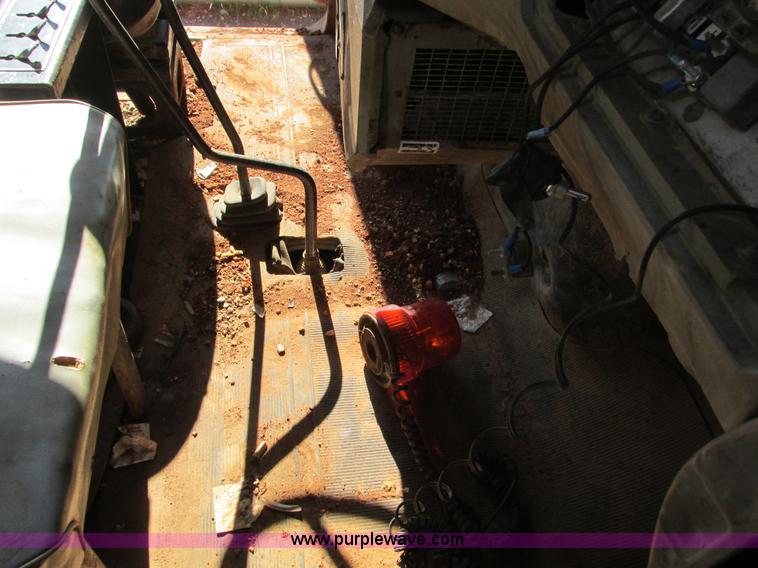 image for item F4065 1985 Mack RD686S water tank truck