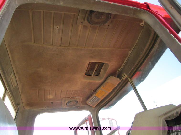 image for item F4065 1985 Mack RD686S water tank truck