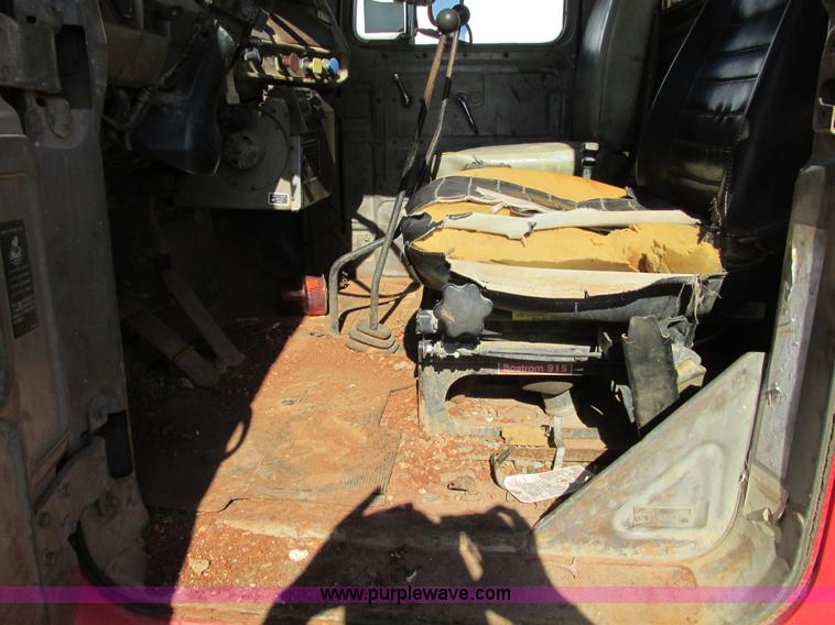 image for item F4065 1985 Mack RD686S water tank truck