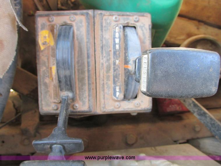 image for item F4065 1985 Mack RD686S water tank truck