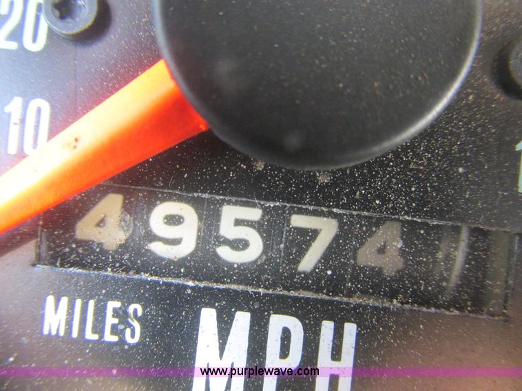 image for item F4065 1985 Mack RD686S water tank truck