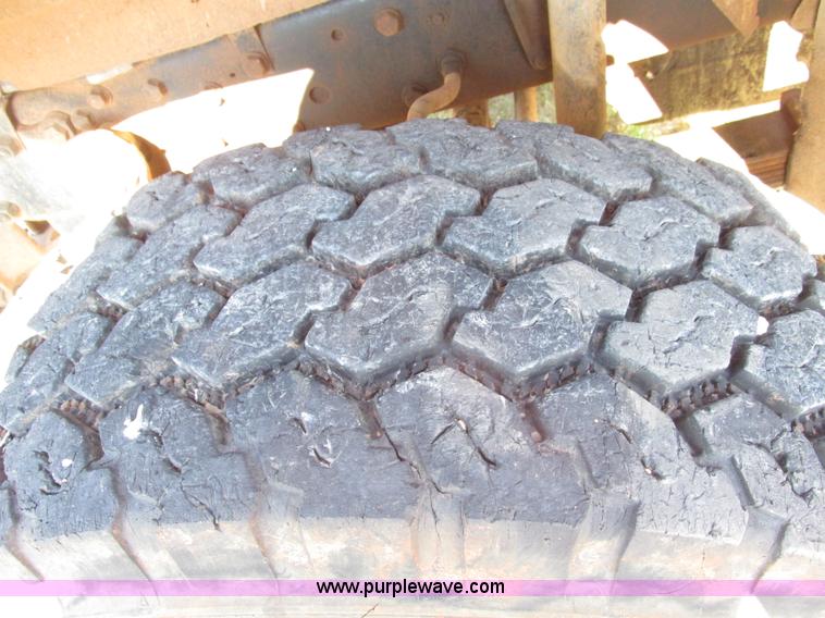 image for item F4065 1985 Mack RD686S water tank truck