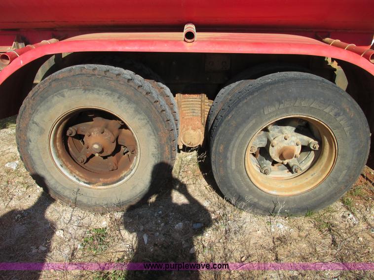 image for item F4065 1985 Mack RD686S water tank truck