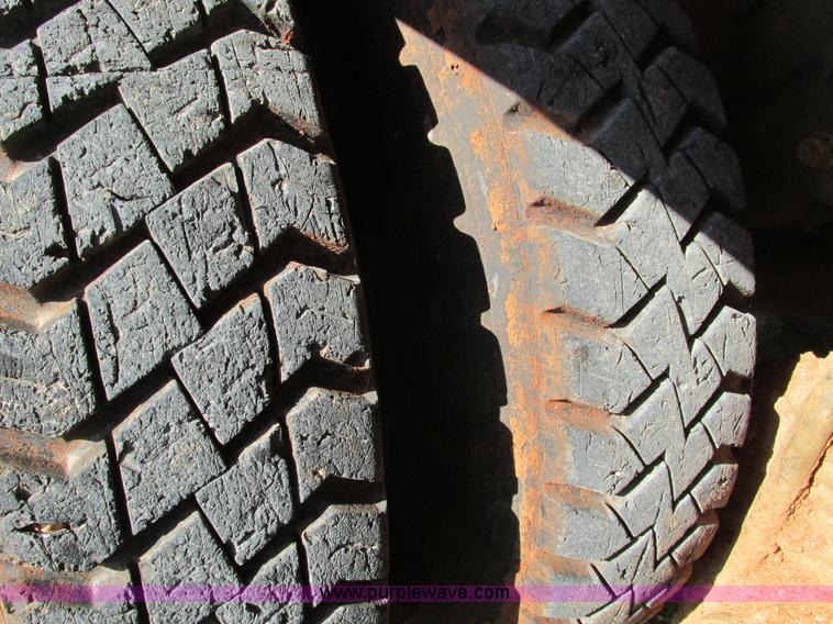 image for item F4065 1985 Mack RD686S water tank truck