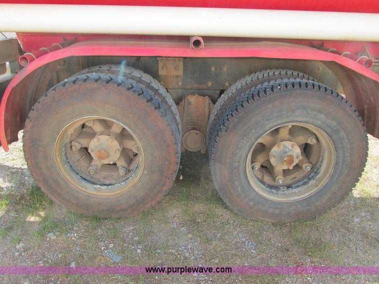 image for item F4065 1985 Mack RD686S water tank truck