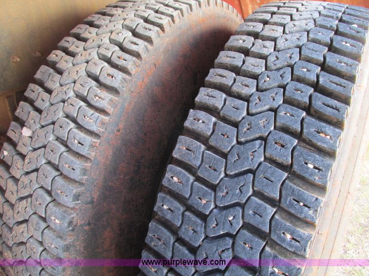 image for item F4065 1985 Mack RD686S water tank truck