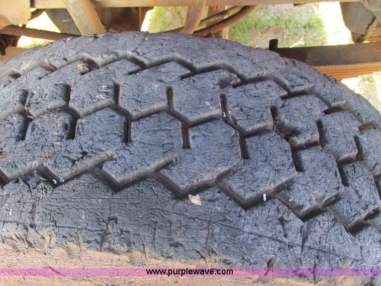 image for item F4065 1985 Mack RD686S water tank truck