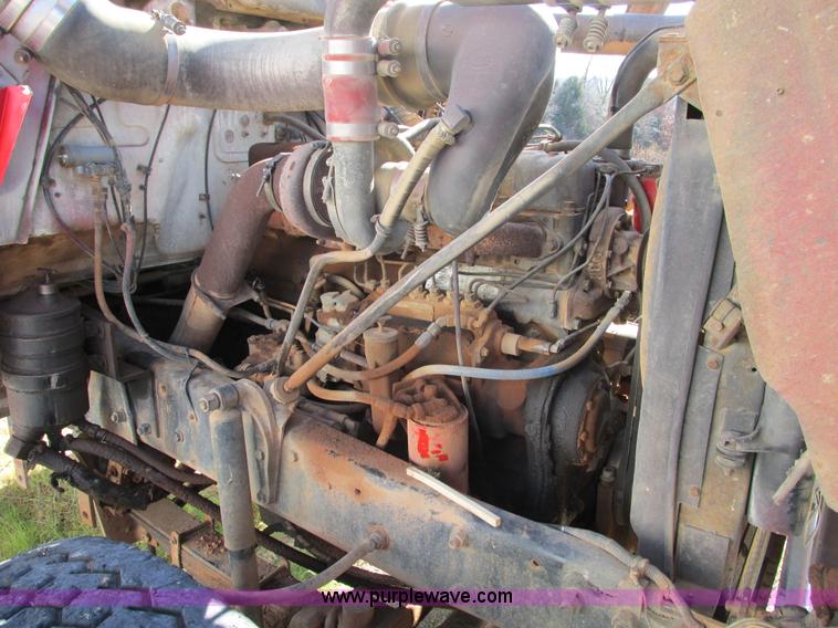 image for item F4065 1985 Mack RD686S water tank truck