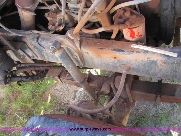 image for item F4065 1985 Mack RD686S water tank truck