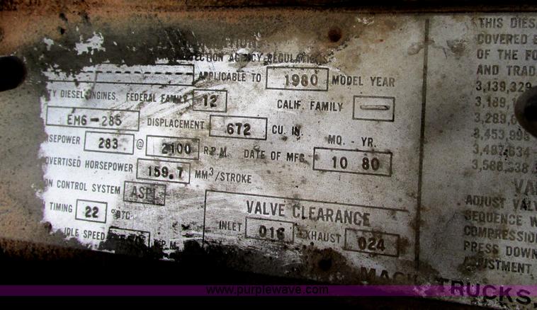 image for item F4065 1985 Mack RD686S water tank truck