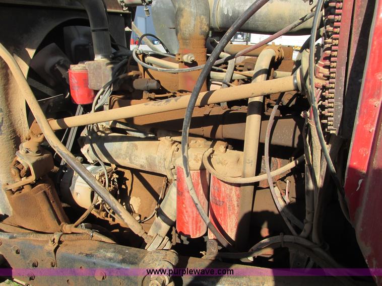 image for item F4065 1985 Mack RD686S water tank truck