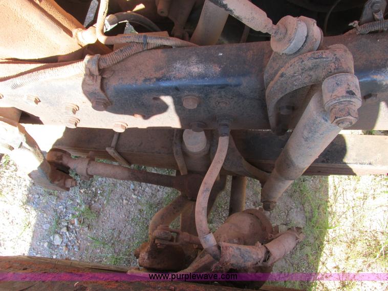 image for item F4065 1985 Mack RD686S water tank truck