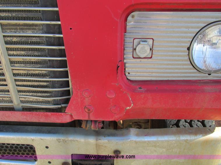 image for item F4065 1985 Mack RD686S water tank truck