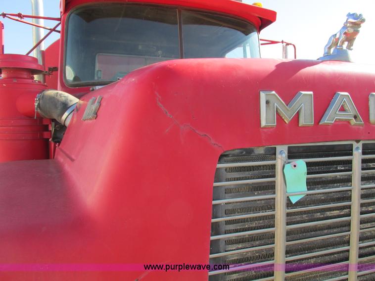 image for item F4065 1985 Mack RD686S water tank truck