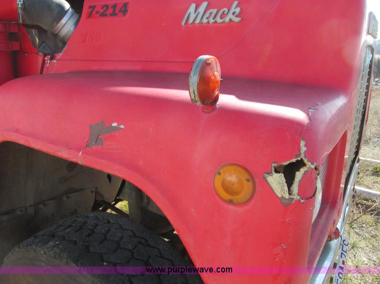 image for item F4065 1985 Mack RD686S water tank truck