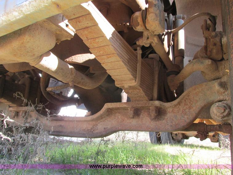 image for item F4065 1985 Mack RD686S water tank truck