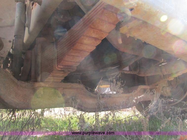 image for item F4065 1985 Mack RD686S water tank truck