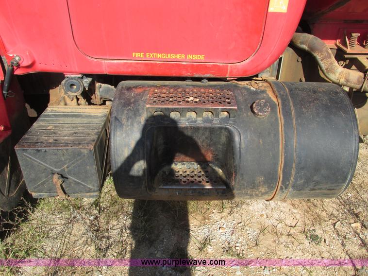 image for item F4065 1985 Mack RD686S water tank truck