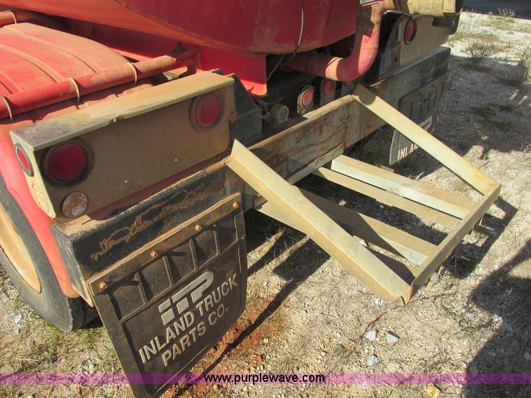 image for item F4065 1985 Mack RD686S water tank truck